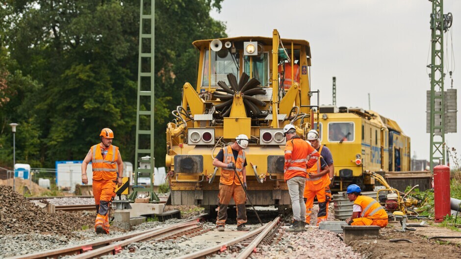 Generalsanierung - Schotterplaniermaschine
